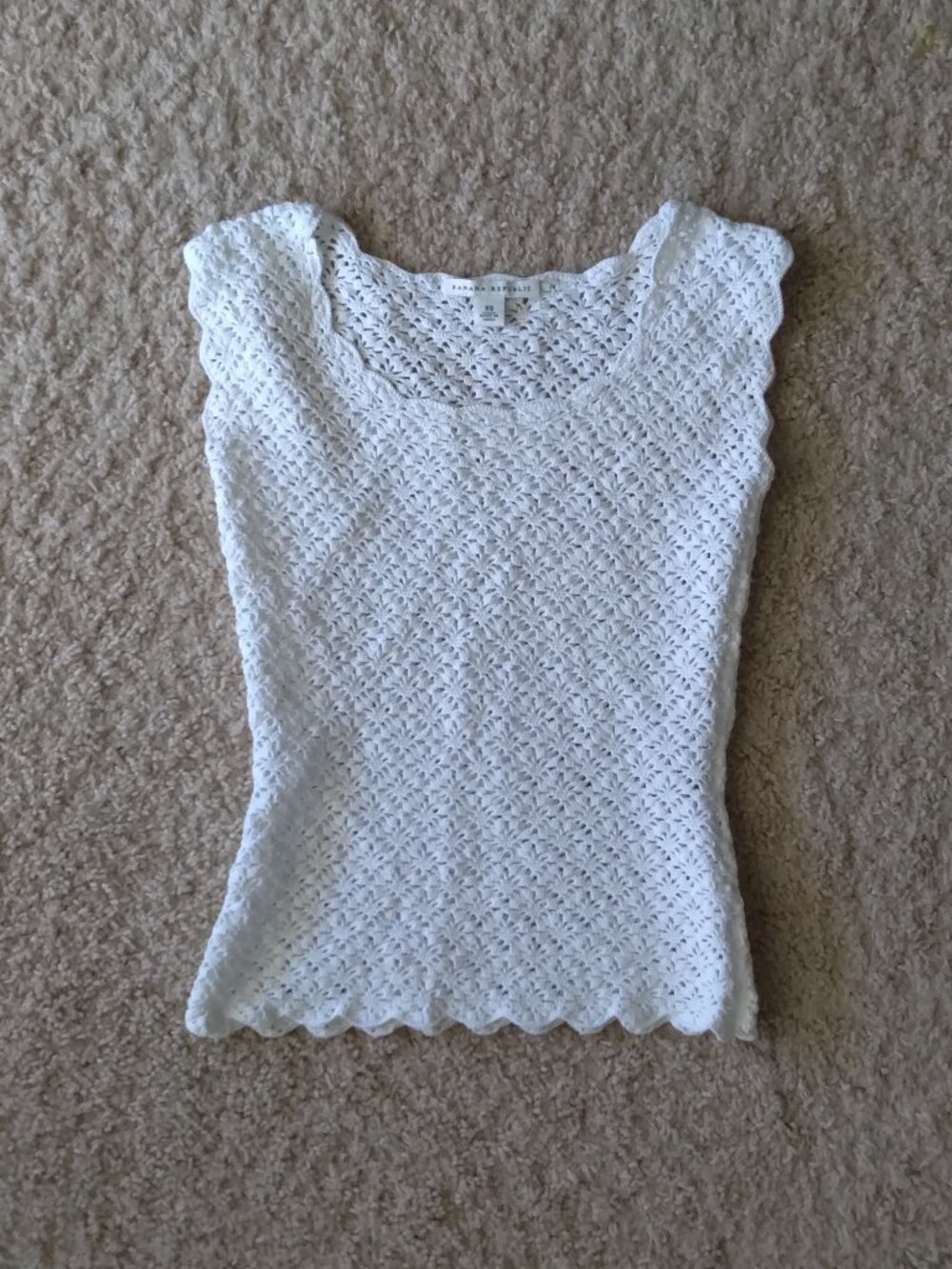 Banana Republic White See Through Crochet Top with Scallop Details Womens XS